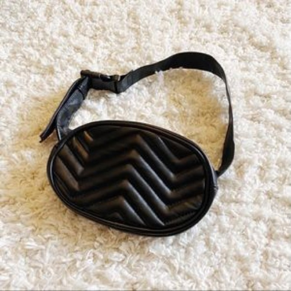🌙 Chevron faux leather belt bag 🌙